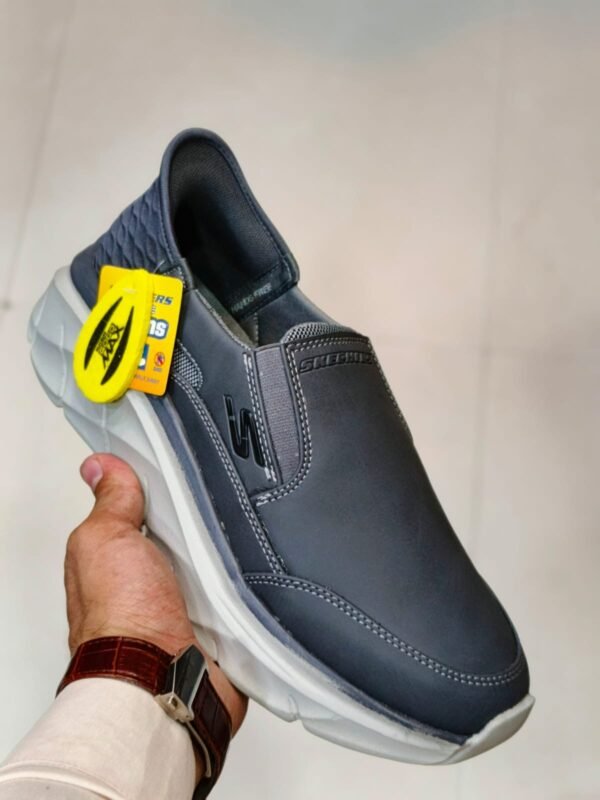 Skechers D’Lites Walker 2.0 Slip-Ons