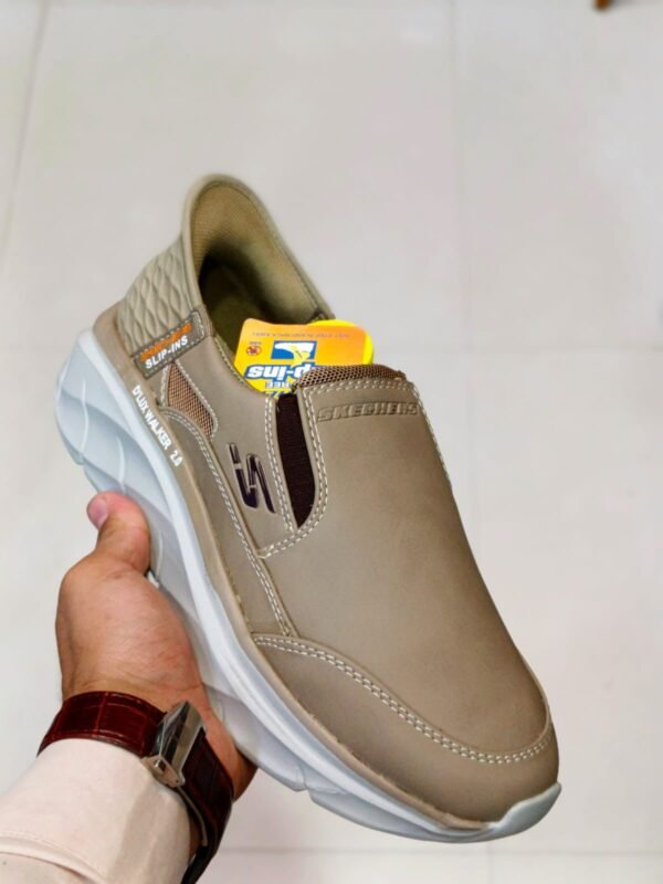 Skechers D’Lites Walker 2.0 Slip-Ons